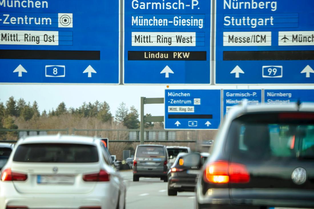 Auf der A8 Richtung München ereignete sich ein schwerer Verkehrsunfall. (Symbolbild)