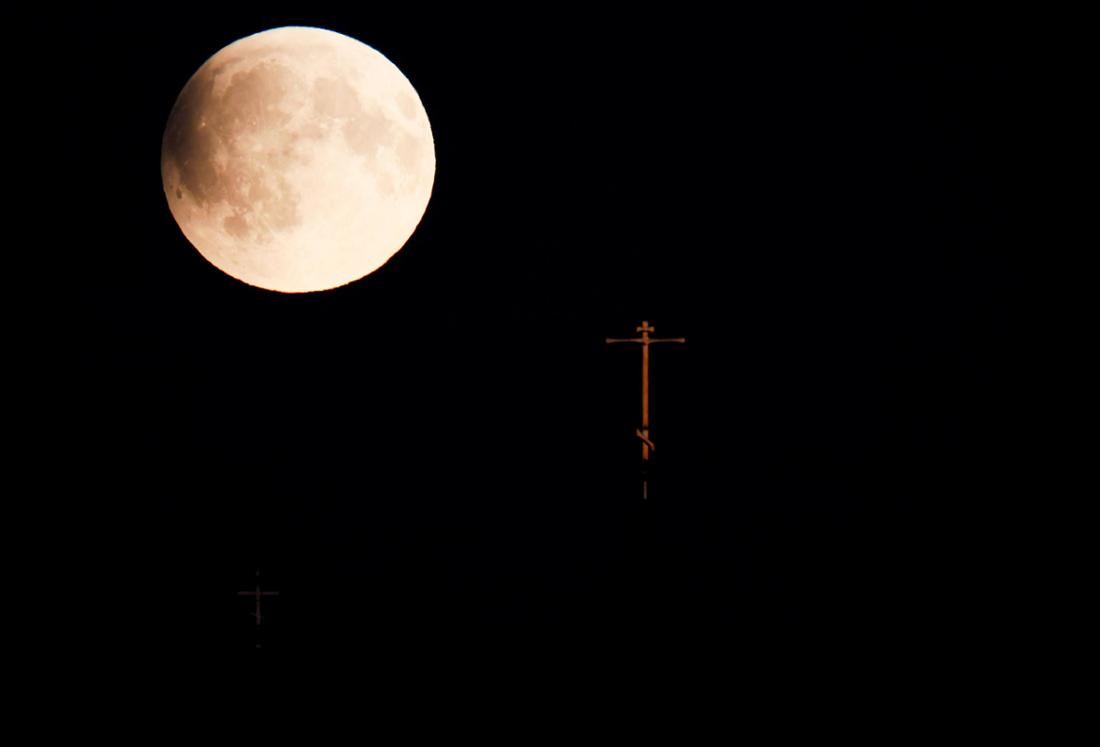 Der Vollmond, kurz vor dem Ende der totalen Mondfinsternis am 7. September 2025.