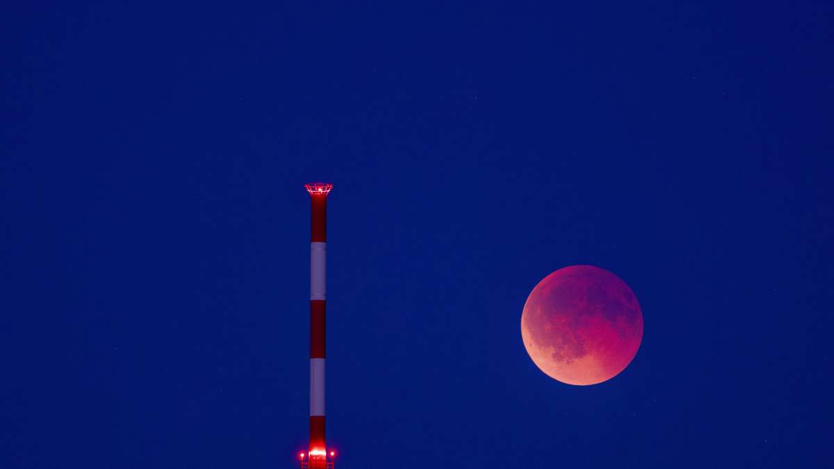 Spektakuläre „Blutmond“-Bilder – und nächstes Sonnenfinsternis-Datum steht
