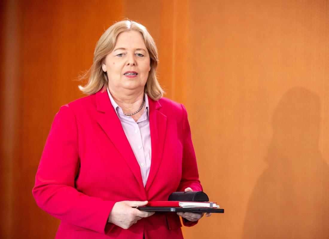 Bärbel Bas (SPD), Bundesministerin für Arbeit und Soziales, kommt zu der Sitzung des Kabinetts im Bundeskanzleramt