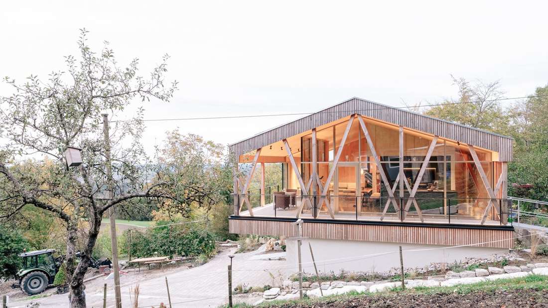 Das sympathische Haus am Waldrand, das in Attenhof steht, ist morgen Thema in der SWR Landesschau.