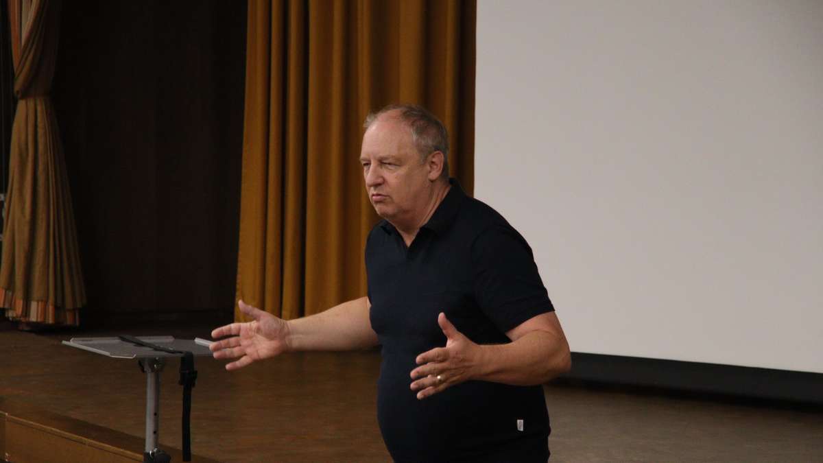 Schriftsteller Manfred Theisen liest aus seinem Roman Escape