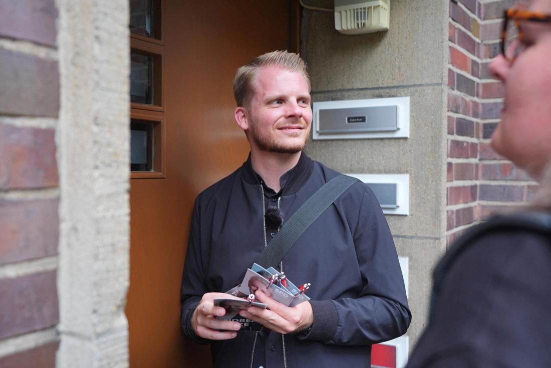 [Foto: Robert Szkudlarek]  Gelsenkirchen Tim Klüssendorf in Gelsenkirchen Mit dabei ist  Hannah Huesmann Trulsen, Kommunalkandidatin. . Thema: Wird das rote Ruhrgebiet bei Kommunalwahlen blau?