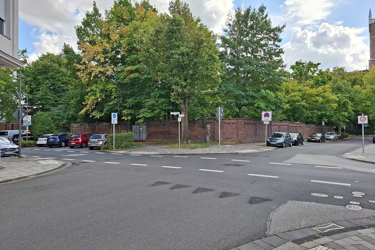 Hier sollten Sie besonders vorsichtig fahren: Peter-Paul-Straße / Ecke Parkstraße. Foto: Ines Tiede - 