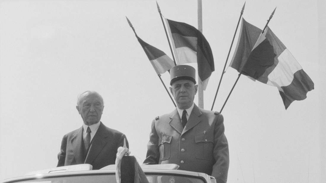 An einem Tag im September - Die Dokumentation - Ein Staatsbesuch als Höhepunkt seines Lebenswerkes: Bundeskanzler Konrad Adenauer und Frankreichs Präsident Charles de Gaulle nehmen 1962 gemeinsam eine Parade ab. Das offizielle Treffen der beiden Staatsmänner ist eine Folge der privaten und politischen Annäherung 1958.