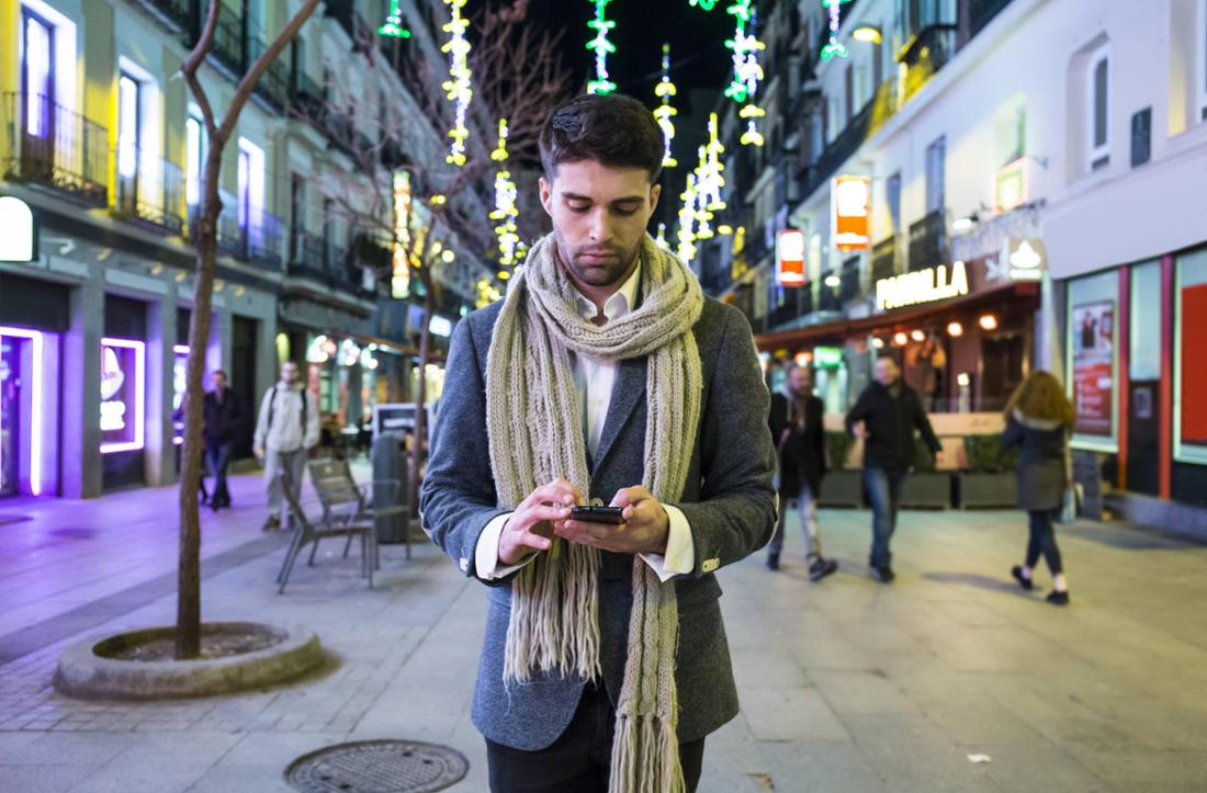 Wer braucht noch das Nachtleben? Die Generation Z findet alles am Handy, was Partygänger früher in Clubs und Bars gesucht hat.