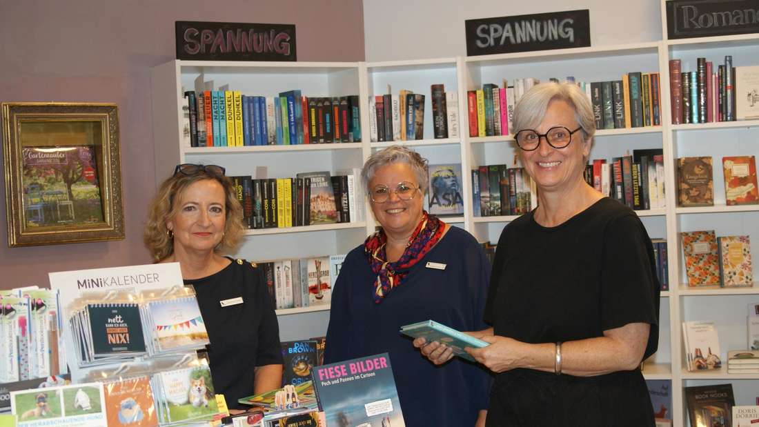 Christina Kelm (rechts), Inhaberin der Buchhandlung Lesekatze, mit ihren Mitarbeiterinnen Christine Corell (links) und Sabine Stadtmüller. 