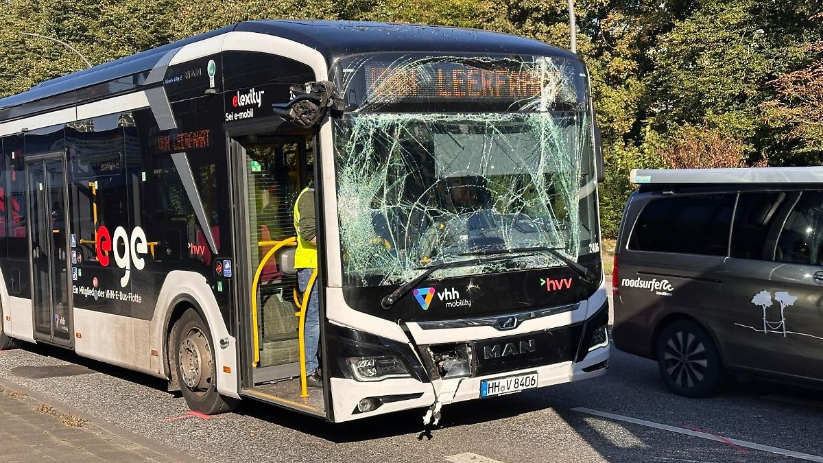 Auch Schwangere unter den Opfern: 20 Verletzte bei Zusammenstoß zweier Busse in Hamburg