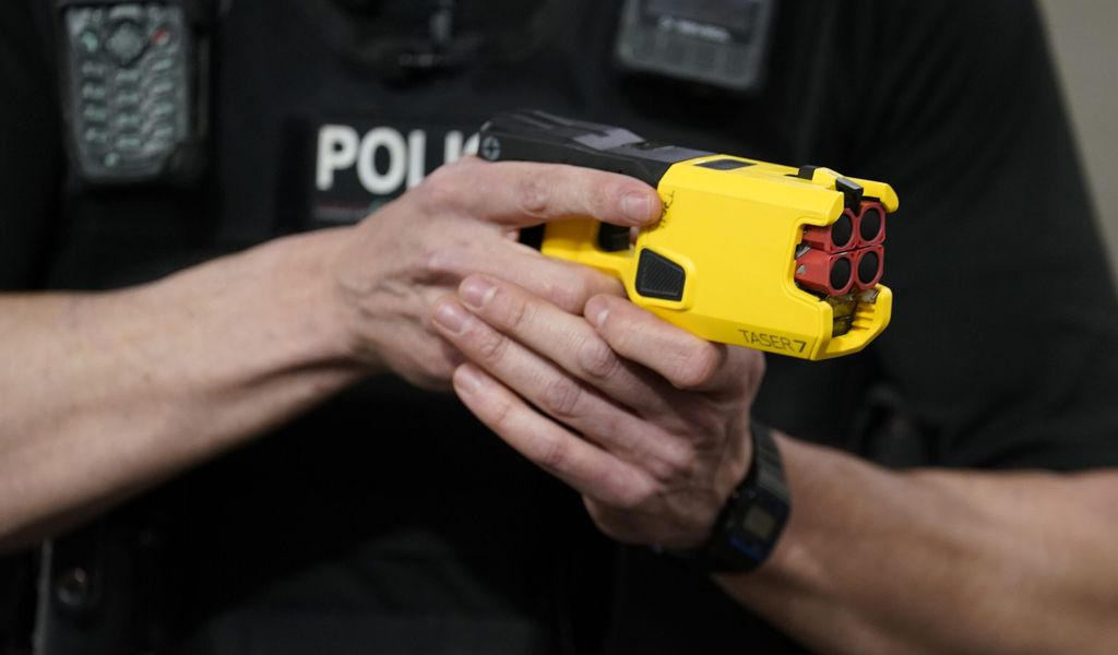 Bremen: Mann bedroht Polizei mit Axt und wird getasert
