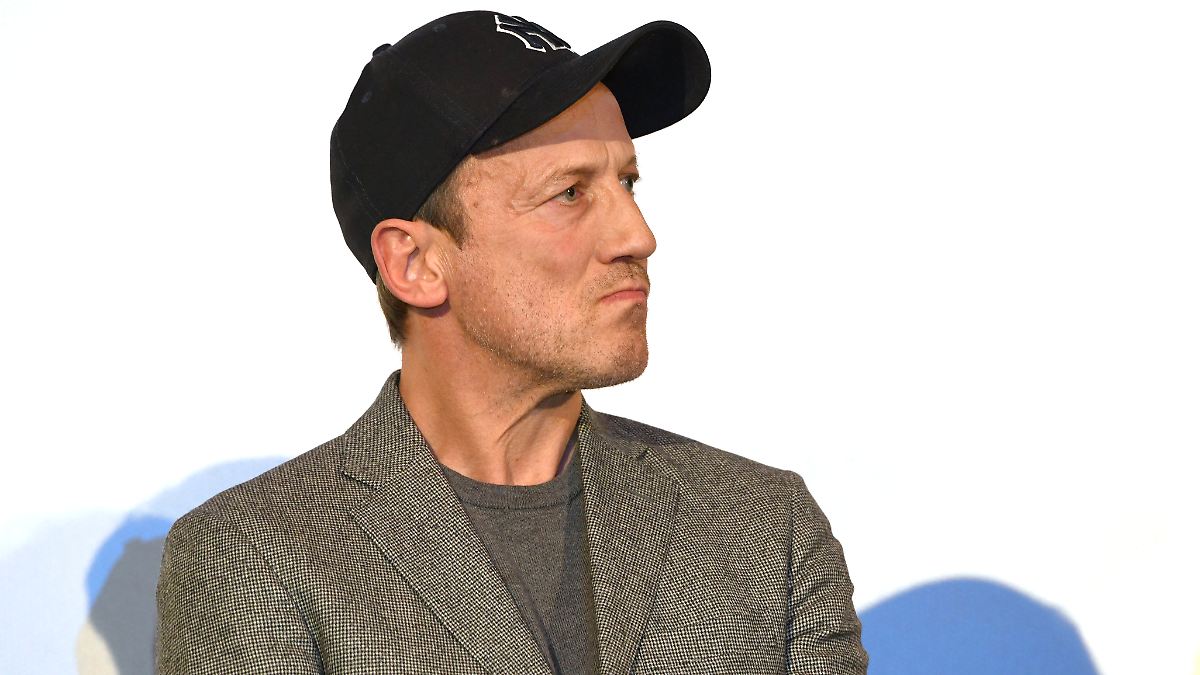 Bernhard Hoëckers neuer Gegner: Ersatz für Elton bei "Wer weiß denn sowas?" gefunden