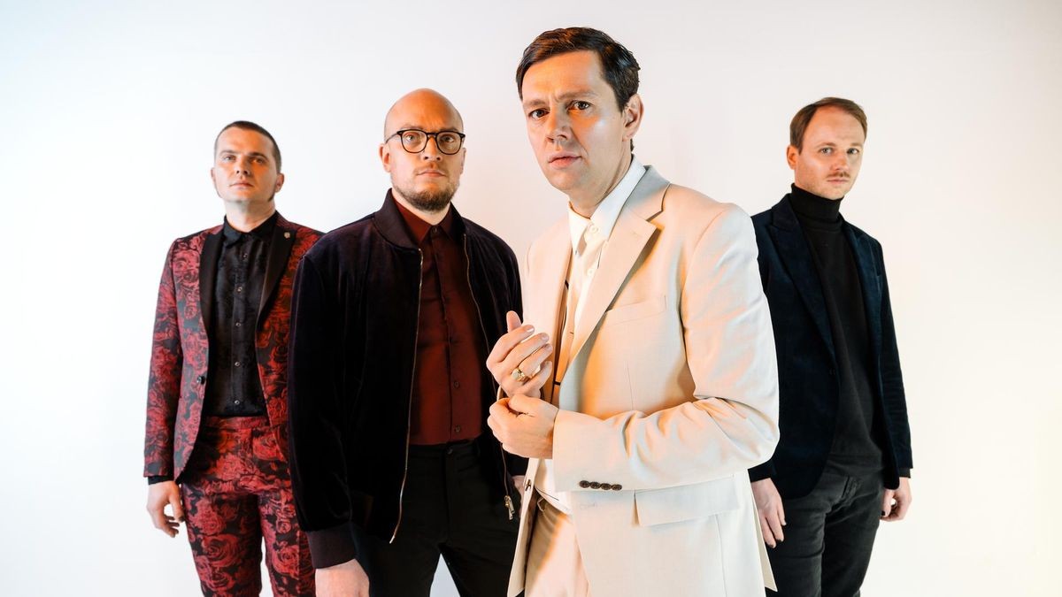 Schauspieler Christian Friedel und seine Band Woods of Birnam sind 2023 mit „Dorian Live“ auf Tour gegangen. 
 

 

 