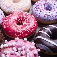 Assorted,Donuts,With,Chocolate,Frosted,,Pink,Glazed,And,Sprinkles,Donuts.