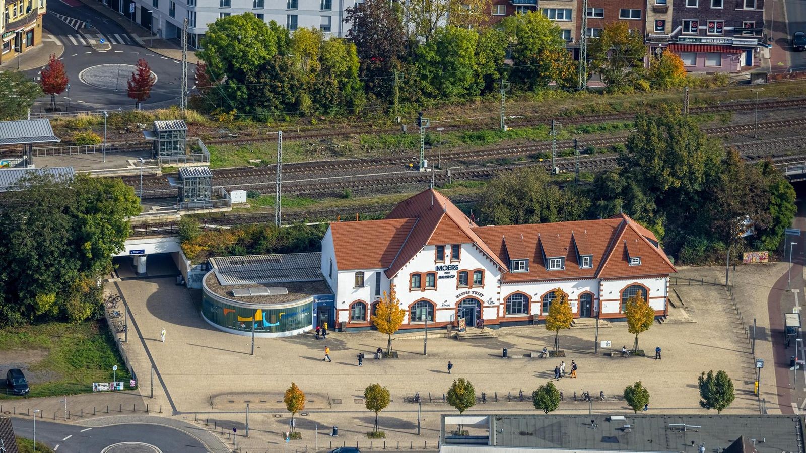 Polizei nimmt Mann (43) am Bahnhof Moers fest