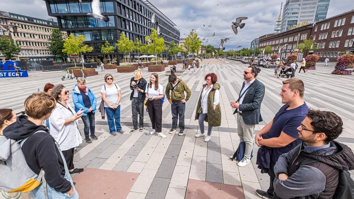 Sylvia Linn nahm am Rundgang von „Fridays for Future“ über die Bahnhofsplatte teil. Den Wahlkampf trenne sie strikt von ihrem Bürgermeister-Ehrenamt.