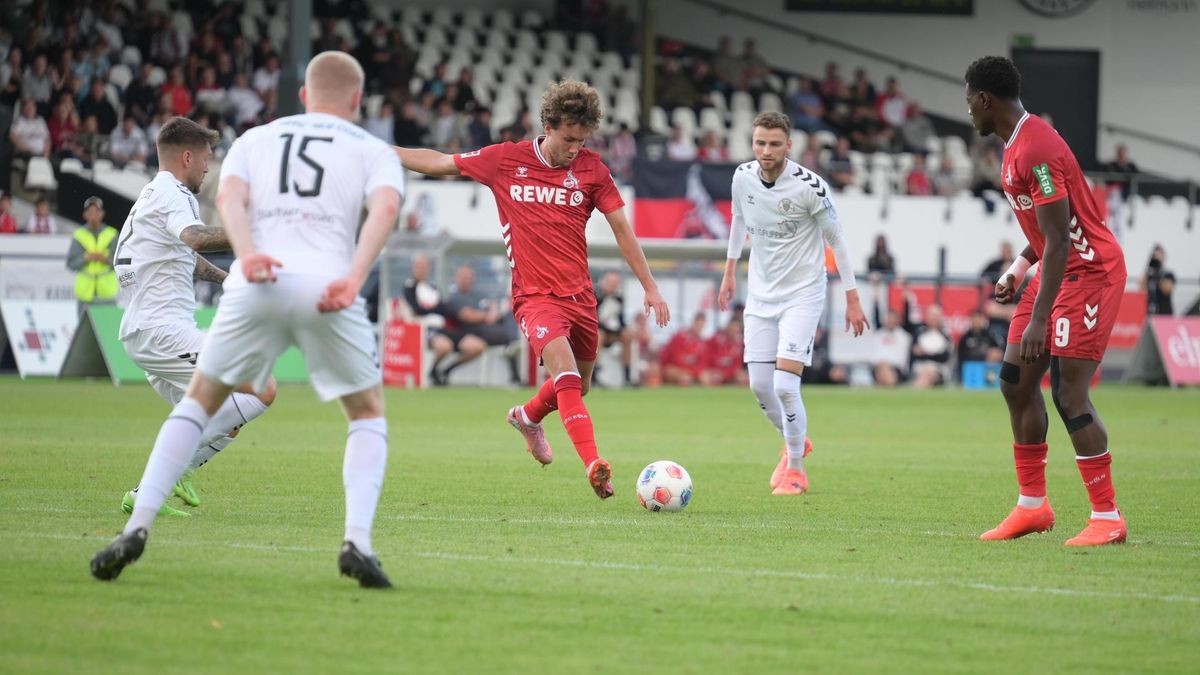Essen: ETB Schwarz-Weiß Essen gegen 1. FC Köln