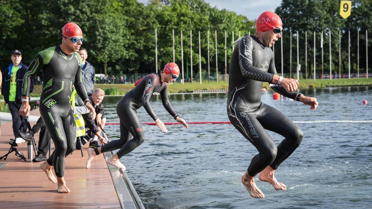2025 springen die Teilnehmer wieder an der Regattabahn ins Wasser. 2024 fand das Schwimmen aufgrund des Umbaus der Tribüne im Innenhafen statt.