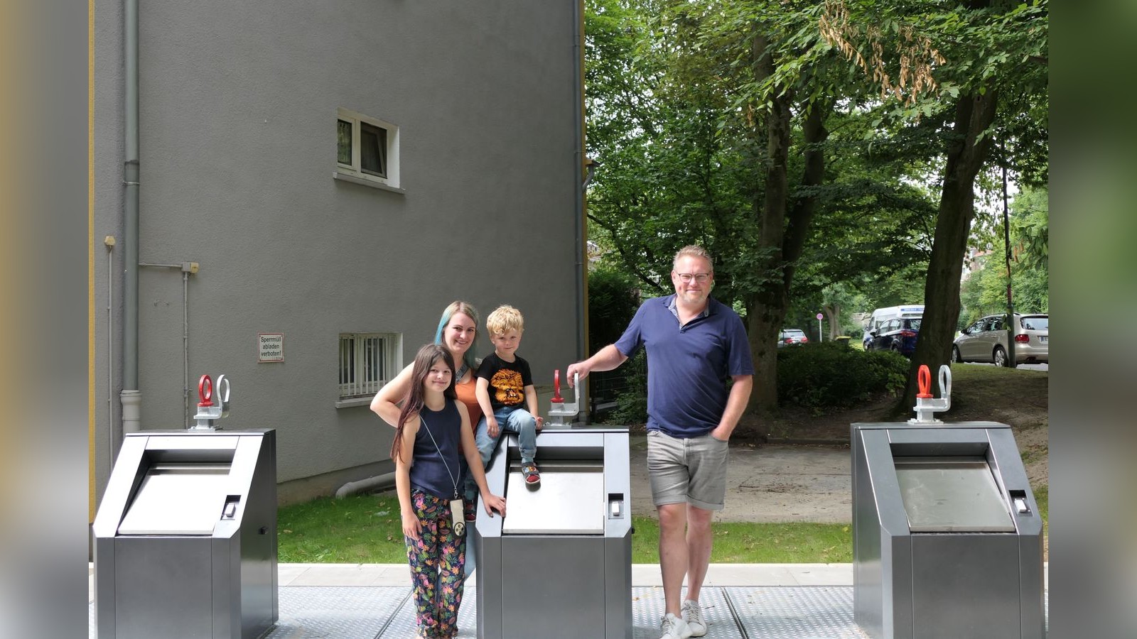 Müll verschwindet im Boden: Neue Müllanlagen in Essen-Huttrop
