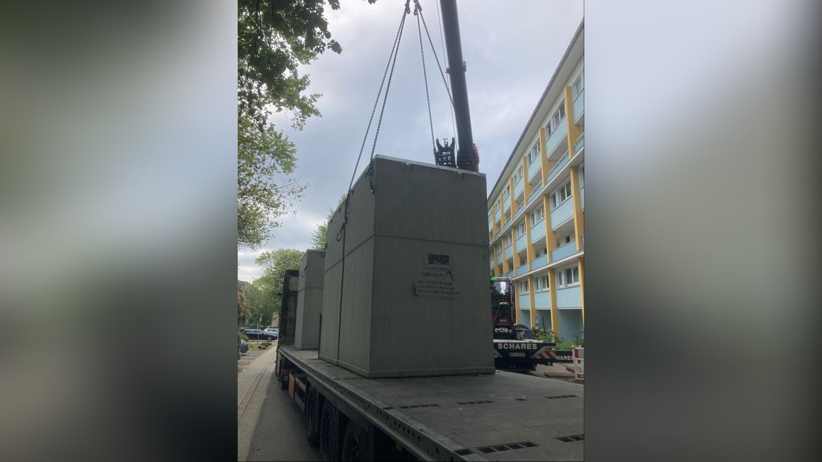Diese drei Müllcontainer wurden an der Schulte-Pelkum-Straße in Essen-Huttrop in die Erde eingelassen.