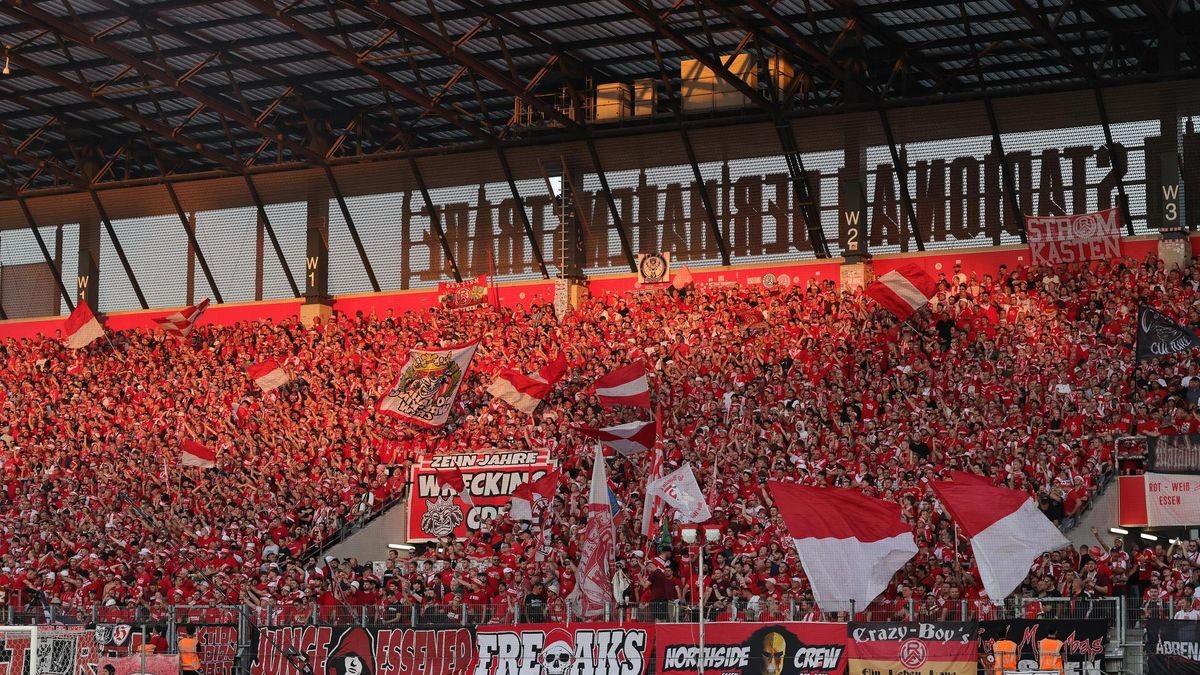 firo :  18.08.2025
Fussball, Fußball, DFB-Pokal, Saison 2025/2026, 1.Hauptrunde, Pokal,
RWE, Rot-Weiss Essen - BVB, Borussia Dortmund