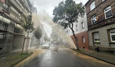 Spektakuläre Bilder: Wasserrohrbruch in Gelsenkirchener Straße