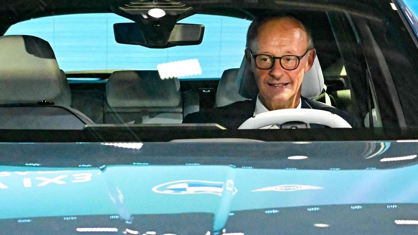 Eine Kurbel für E-Autos in Deutschland