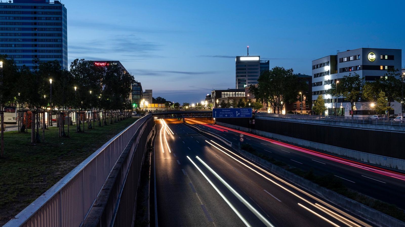 Autobahn ist in beide Richtungen voll gesperrt