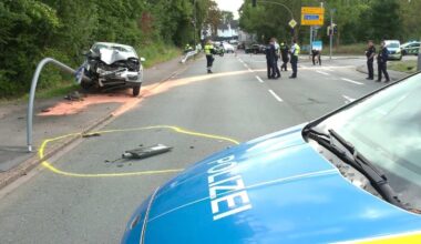 Bierflasche im Auto: Ford-Fahrer rast Polizei davon