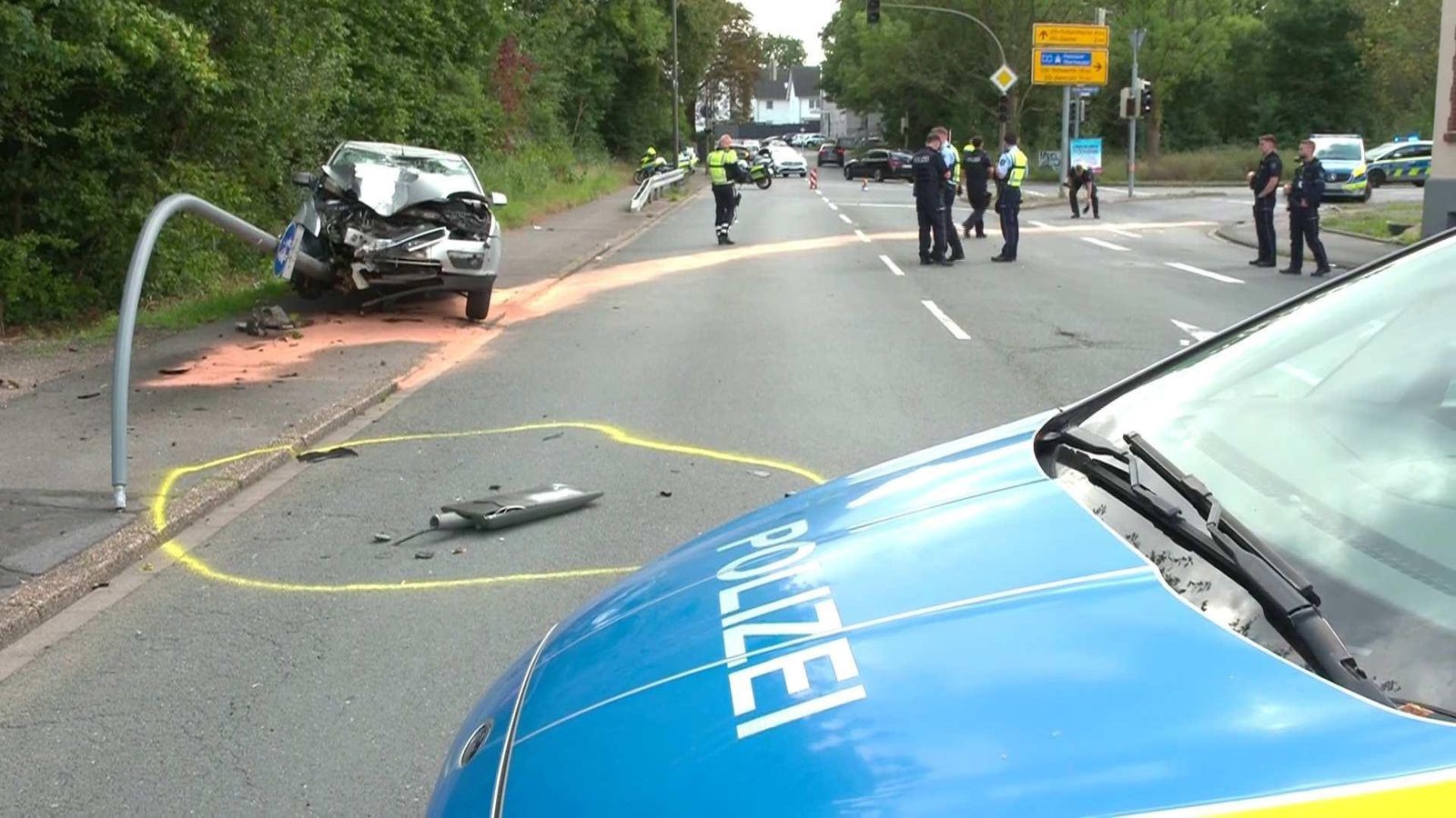 Bierflasche im Auto: Ford-Fahrer rast Polizei davon