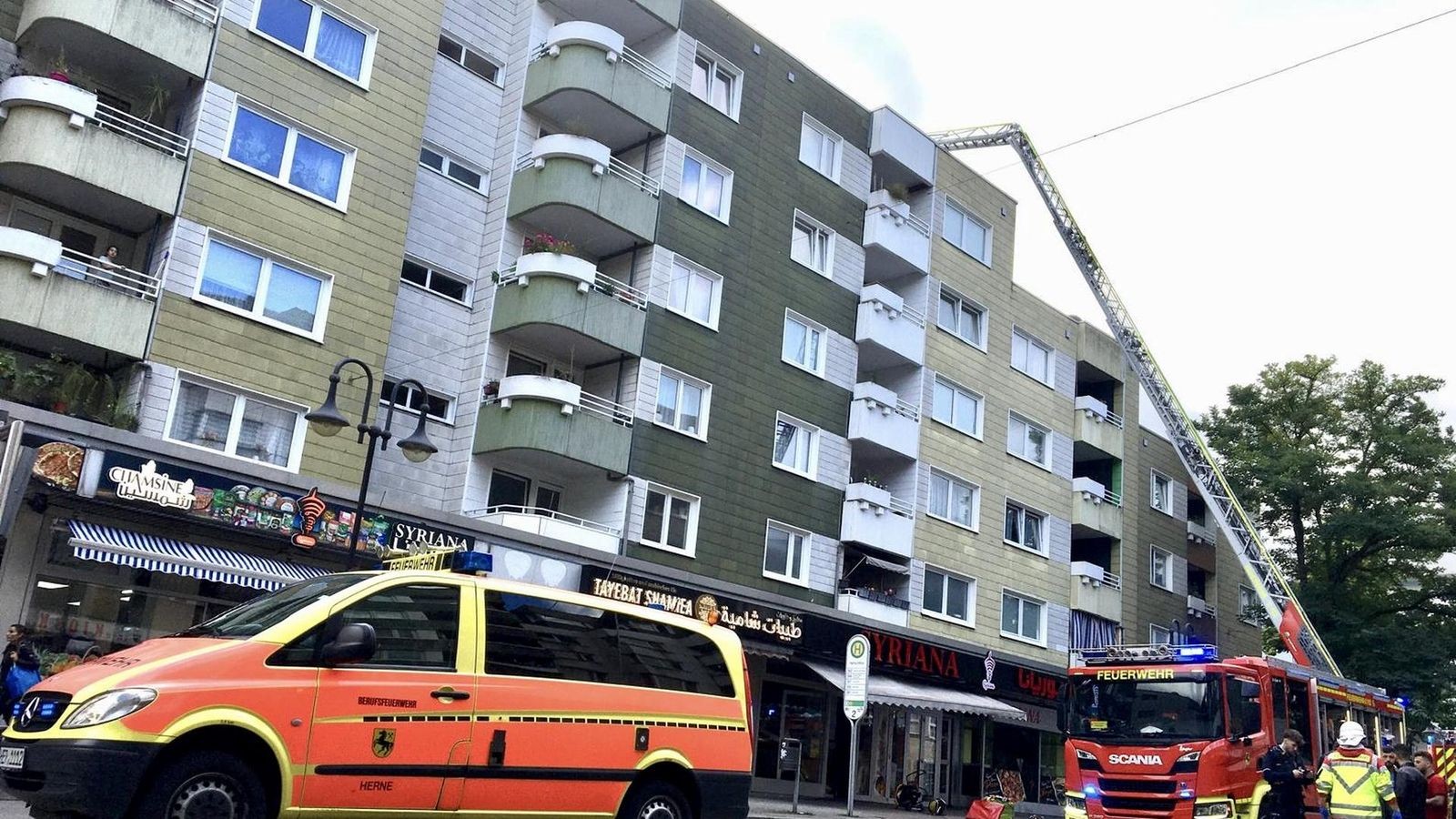 Flammen in der Herner City: Imbiss-Abzugsanlage brennt