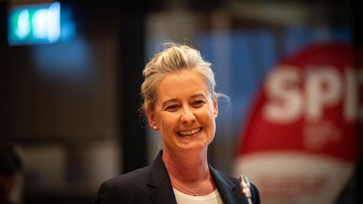 Sozialdezernentin Andrea Henze von der SPD will am 28. September zu Gelsenkirchens neuer Oberbürgermeisterin gewählt werden. 