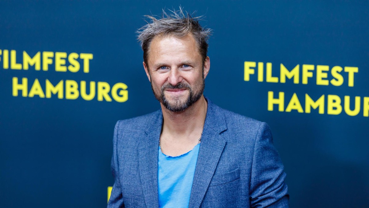 Schauspieler Philipp Hochmair stattete Hamburg von seiner Heimat Österreich aus einen Besuch ab. Filmfest 2025