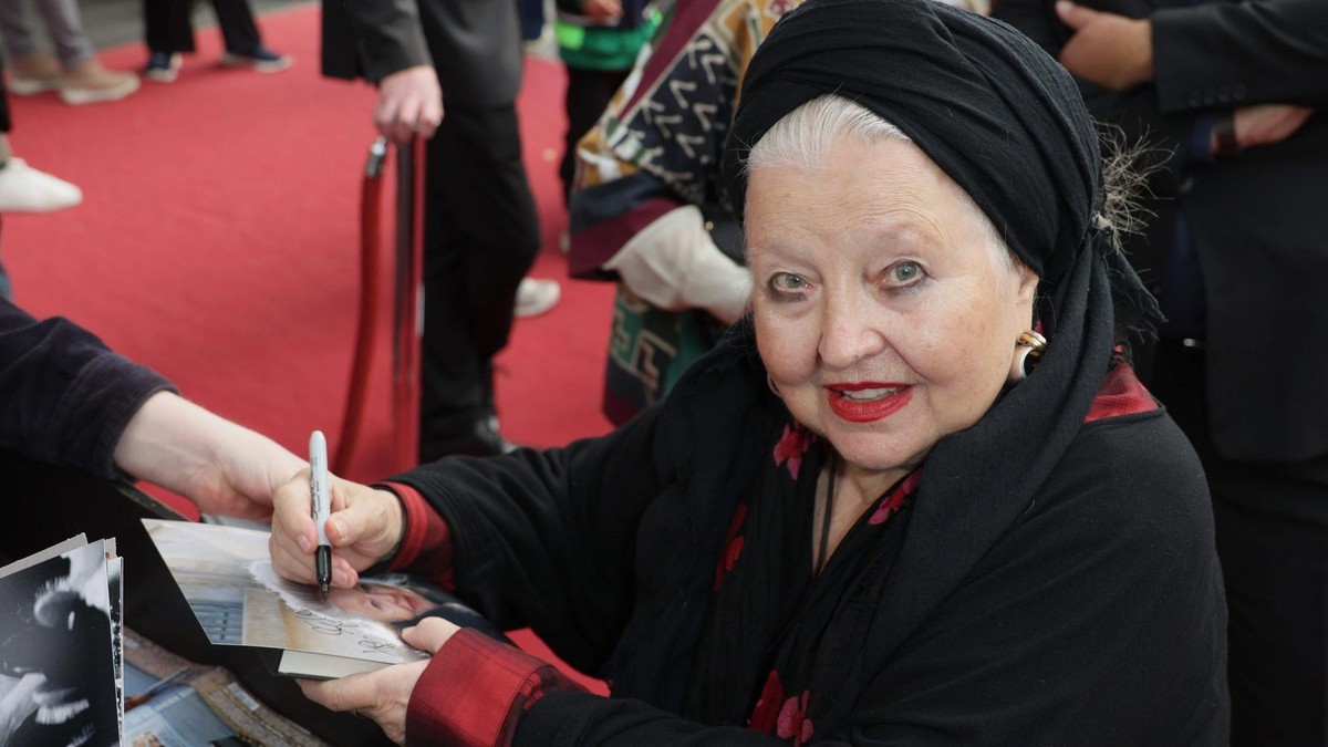 Die Autogramme von Schauspielikone Hanna Schygulla waren bei der Premiere des Films „Yunan“ immer noch gefragt. Filmfest Hamburg
