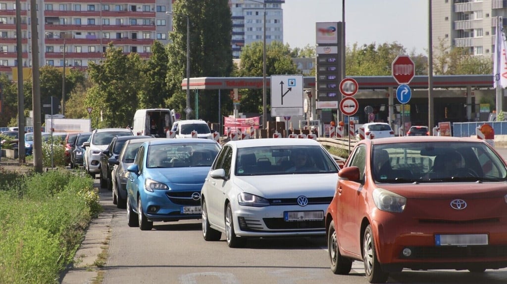 Brückenabriss am Rennbahnkreuz in Halle trifft auch Bus und Bahn
