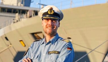 Frust-Abschied nach 700 Tagen: Marine-Kapitän war nicht einmal auf See | Politik