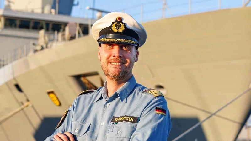 Frust-Abschied nach 700 Tagen: Marine-Kapitän war nicht einmal auf See | Politik