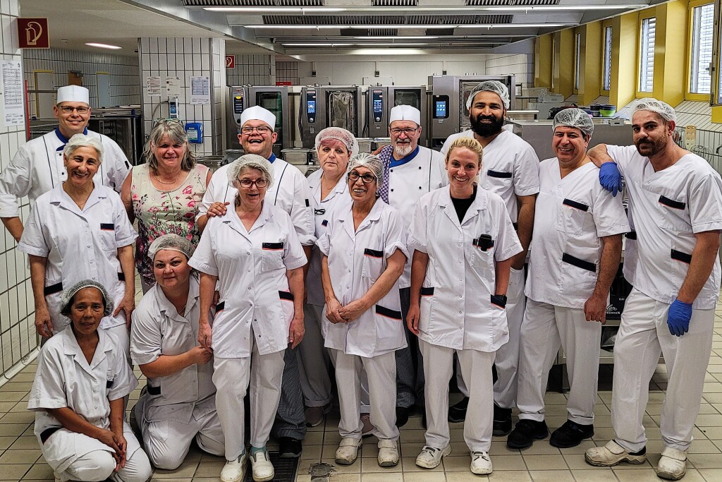 Lammkeule im Krankenhausbett: So wird das Essen in den Lörracher Kliniken zubereitet - Lörrach