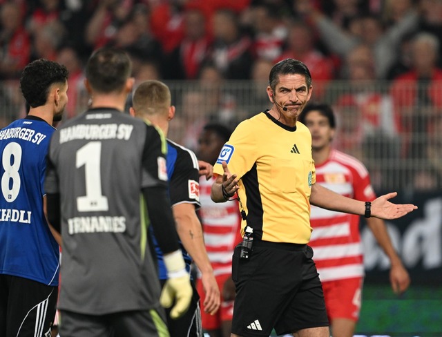 Referee Aytekin liegt mit seinem Elfmeterpfiff richtig.  | Foto: Soeren Stache/dpa