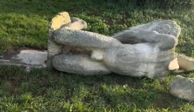Die zerstörte Statue wurde inzwischen aus dem Park entfernt.