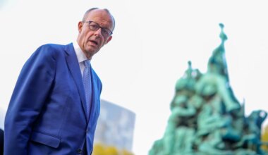 Bundeskanzler in Düsseldorf - Merz: Bäume wachsen für AfD nicht in den Himmel - Politik