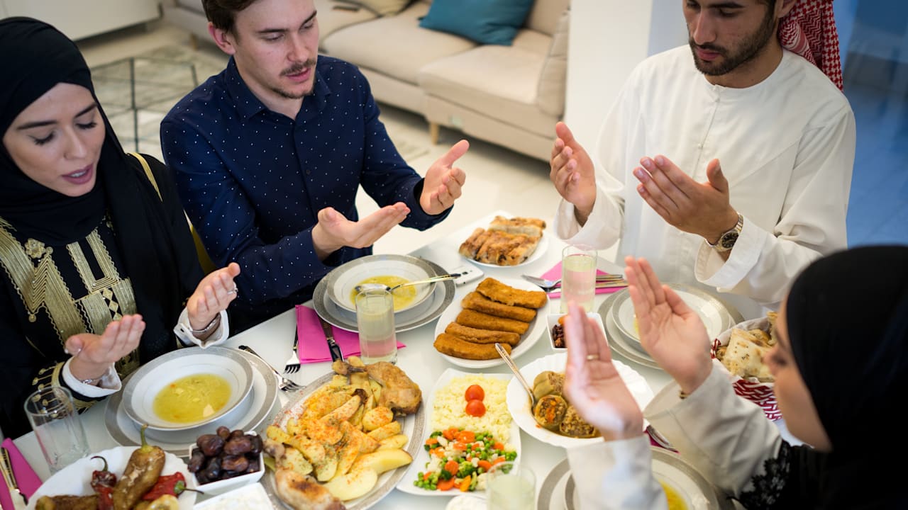 Schleswig-Holstein: Vertrag bringt neue Feiertage für Muslime | Regional