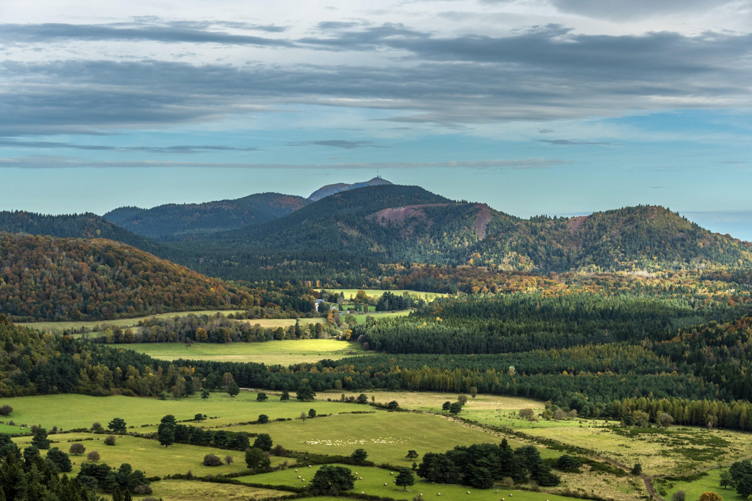 Der atemberaubende Naturpark „Parc Naturel Régional des Volcans d'Auvergne“