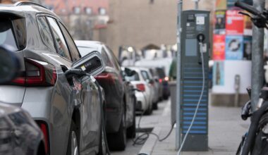 Im Schnitt 2243 Euro Differenz: Preisabstand zwischen E-Autos und Verbrennern schrumpft