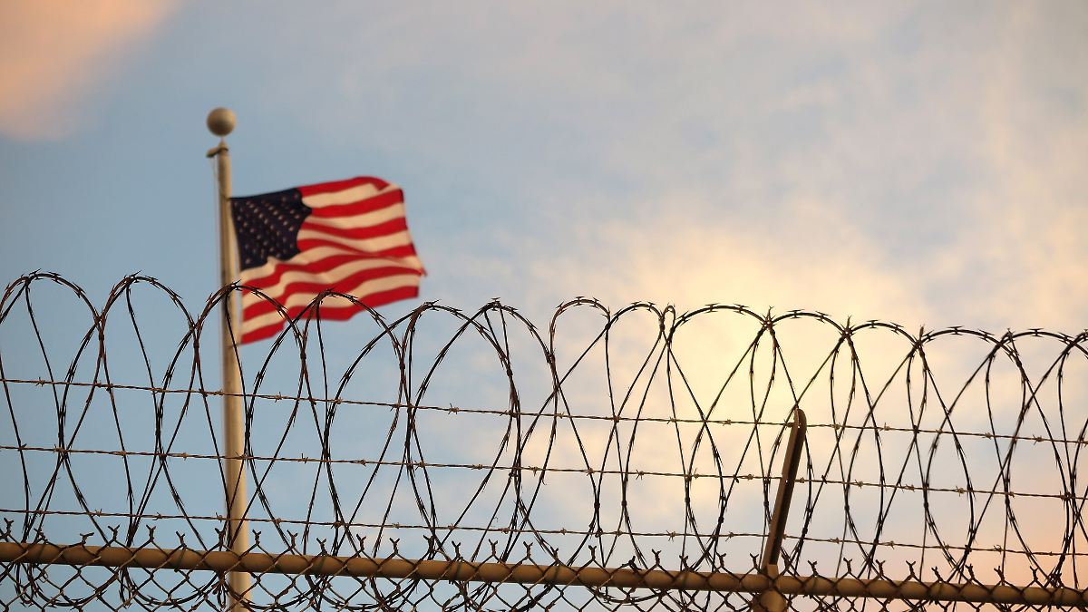 Seltener Fall von Zusammenarbeit: Bericht: USA schieben 100 Iraner ab