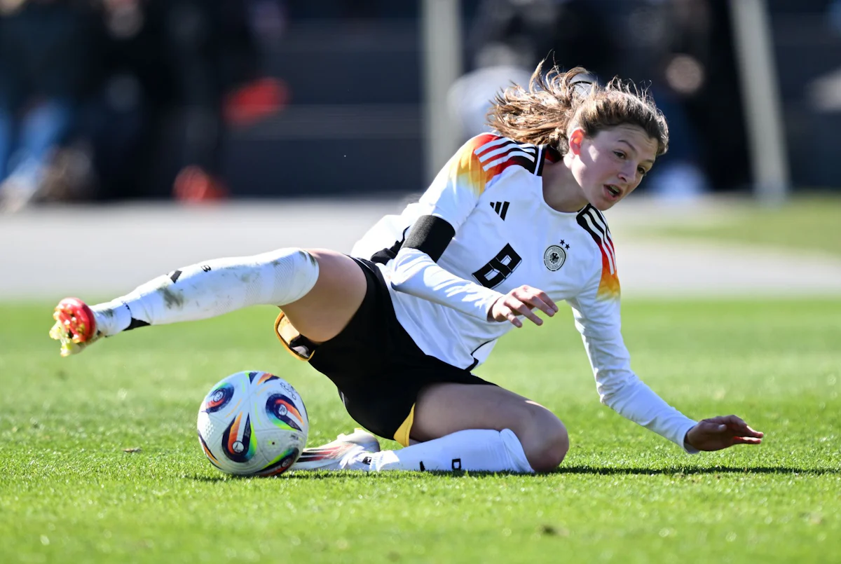 Frauenfußball - 0:1: Leipzigs Fußballerinnen verlieren gegen Hamburg - Sport