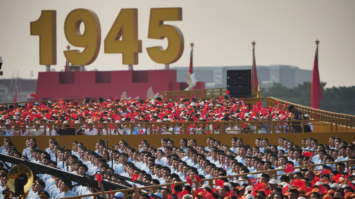 Trump: "Verschwörung gegen USA": Putin und Kim verfolgen gigantische Militärparade in Peking