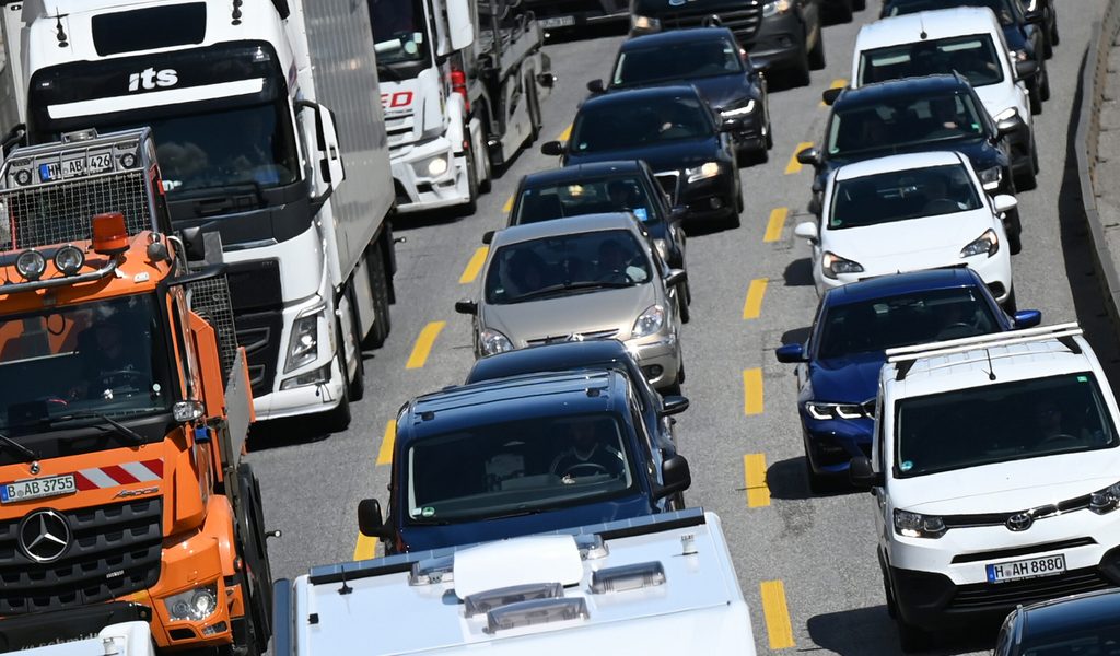 Elbtunnel gesperrt: Lange Staus auf A7 und A1 rund um Hamburg