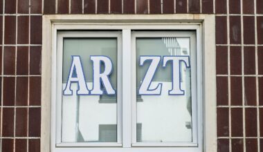 KI in der Arztpraxis: Wenn digitale Assistenten bei der Sprechstunde lauschen