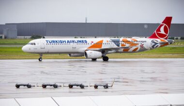 Noch etwa 2000 Menschen warten: 28 gefährdete Afghanen fliegen nach Hannover