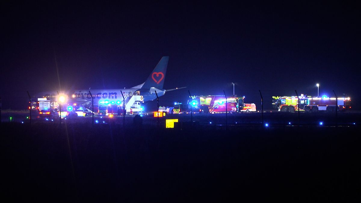 Boeing-737 rutscht am Flughafen Münster-Osnabrück beinahe von Landebahn