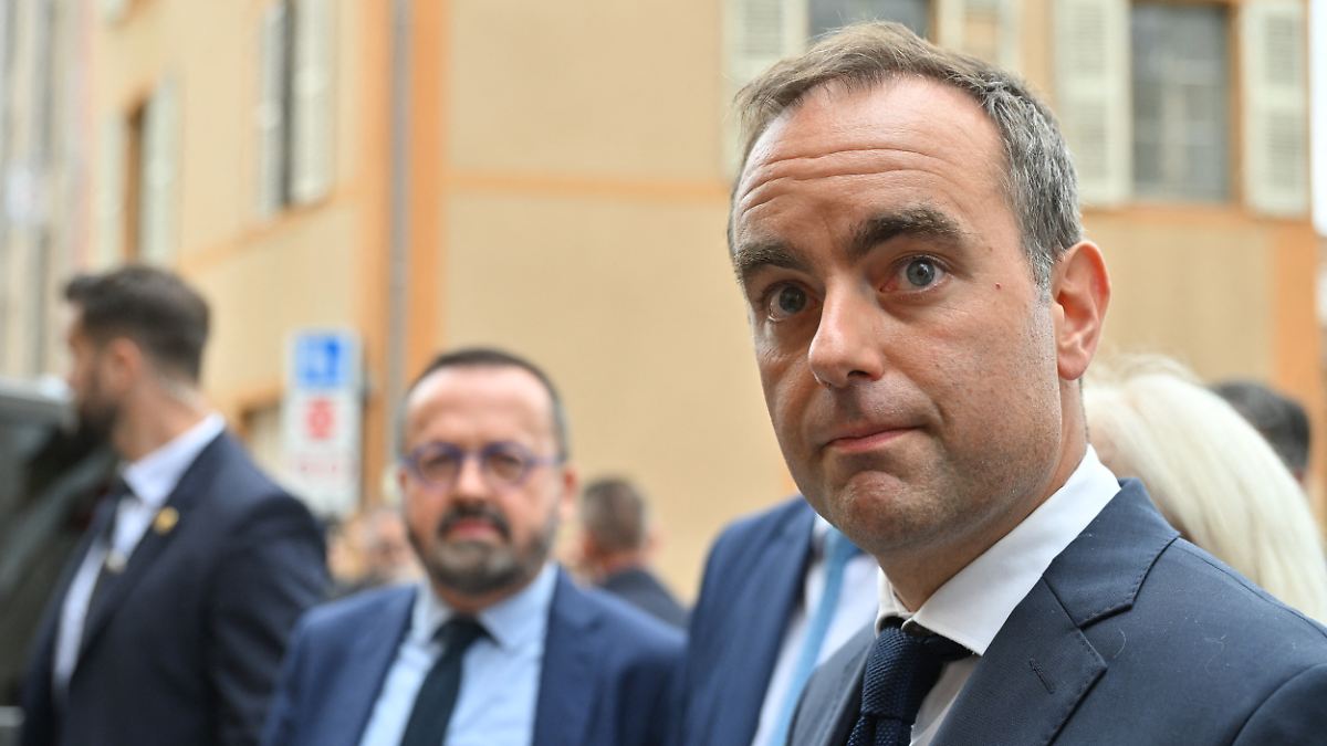 Verzicht auf Feiertage vom Tisch: Frankreichs neuer Premier geht auf Linke zu